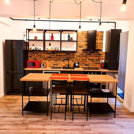 Urban Retreat: Industrial Chic 1Br Ap - Heart Of Bucharest Apartment Exterior photo