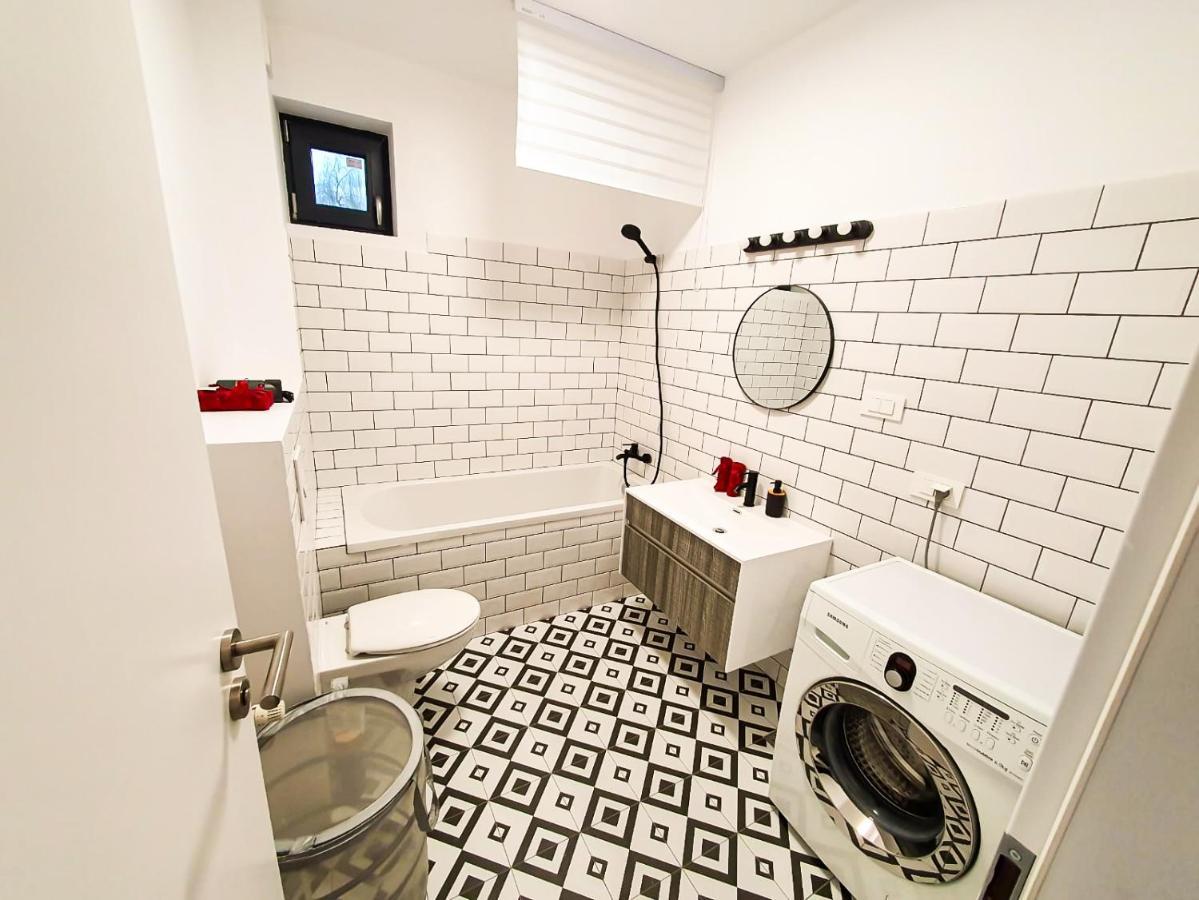 Urban Retreat: Industrial Chic 1Br Ap - Heart Of Bucharest Apartment Exterior photo