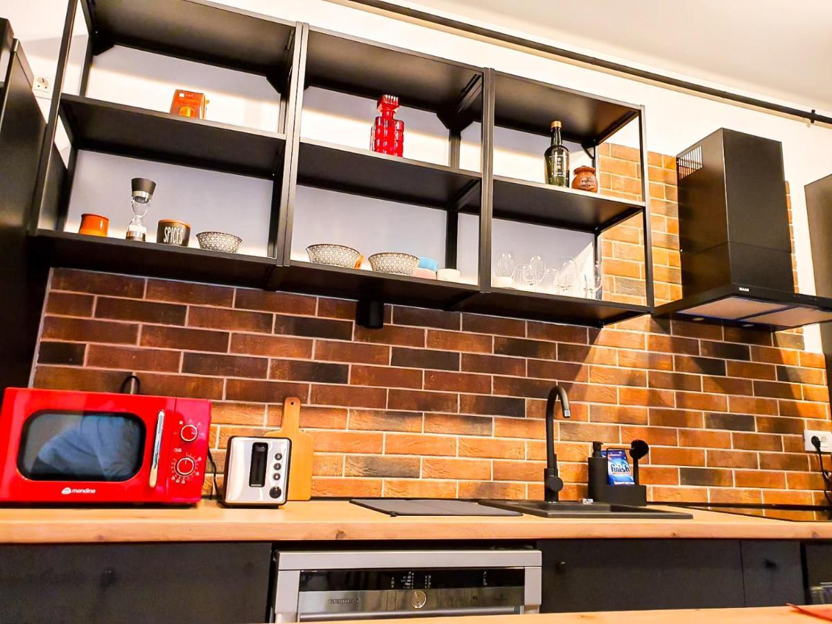 Urban Retreat: Industrial Chic 1Br Ap - Heart Of Bucharest Apartment Exterior photo